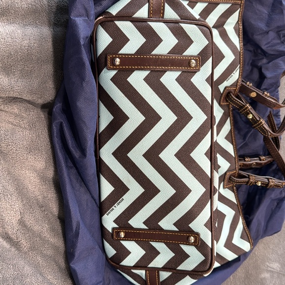Dooney & Bourke chevron tote. - Picture 2 of 5
